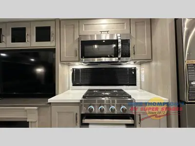 2025 Grand Design Influence photo 17