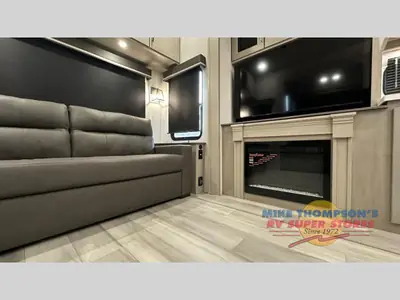 2025 Grand Design Influence photo 13