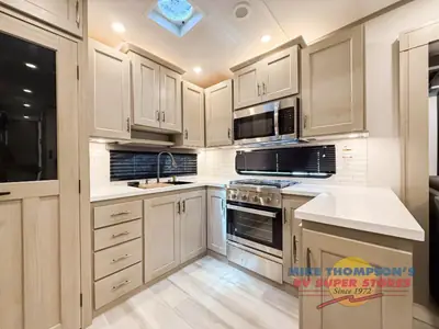 2025 Grand Design Influence photo 11
