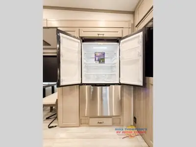 2025 Grand Design Influence photo 13