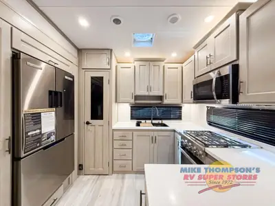 2025 Grand Design Influence photo 10