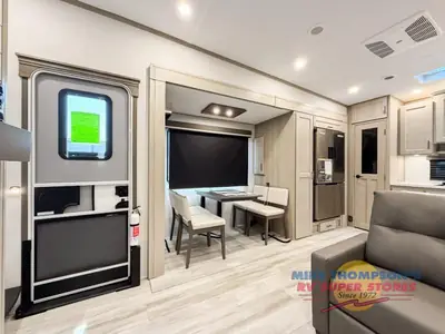 2025 Grand Design Influence photo 9