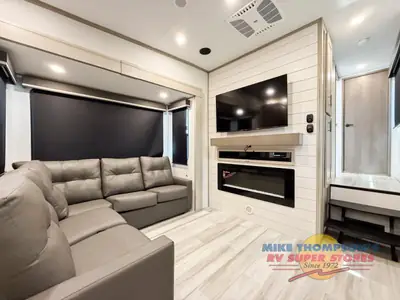 2025 Grand Design Influence photo 7