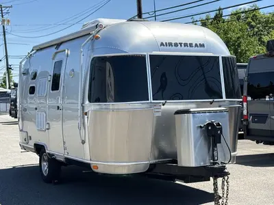 2018 Airstream Flying Cloud photo 3