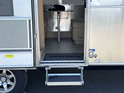 2018 Airstream Flying Cloud photo 16