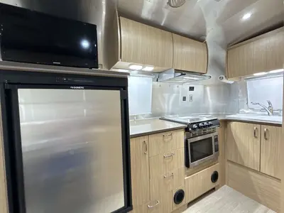 2018 Airstream Flying Cloud photo 33