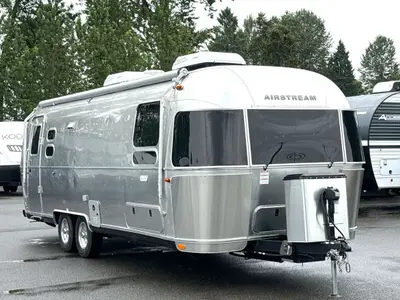 Used 2022 Airstream Flying Cloud 27FBT