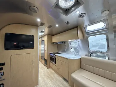 2016 Airstream Flying Cloud photo 18