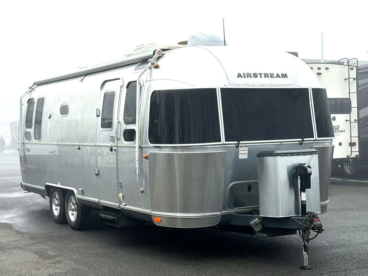 2016 Airstream Flying Cloud exterior