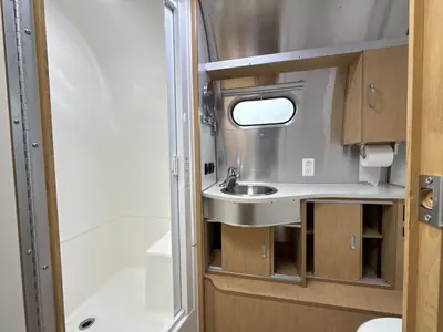 2016 Airstream Flying Cloud photo 28
