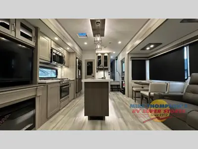 2025 Grand Design Influence photo 9