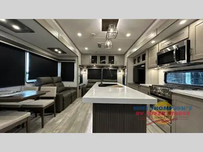 2025 Grand Design Influence photo 6