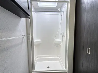 2027 Winnebago Suncruiser photo 38