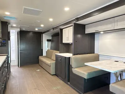 2027 Winnebago Suncruiser photo 27