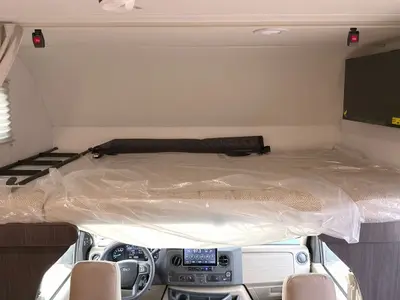 2027 Winnebago Suncruiser photo 39