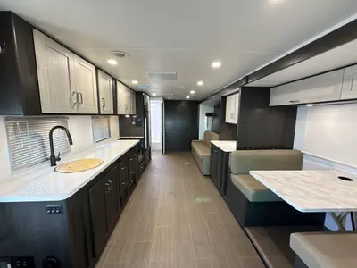 2027 Winnebago Suncruiser photo 42