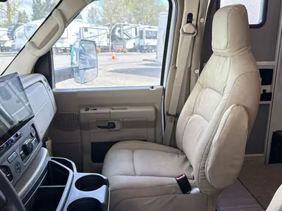2027 Winnebago Suncruiser photo 20