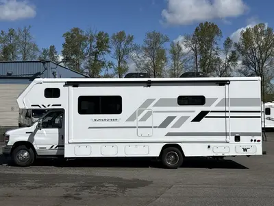 2027 Winnebago Suncruiser photo 6
