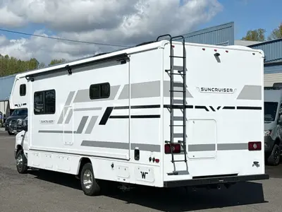 2027 Winnebago Suncruiser photo 7