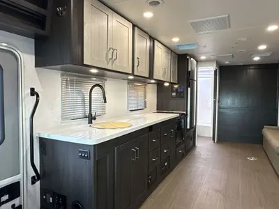 2027 Winnebago Suncruiser photo 26