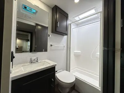 2027 Winnebago Suncruiser photo 37