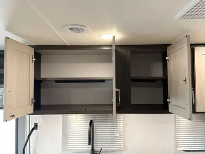 2027 Winnebago Suncruiser photo 32