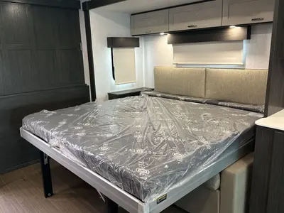 2027 Winnebago Suncruiser photo 35