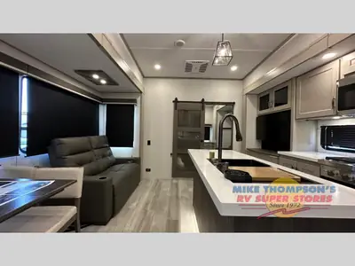 2025 Grand Design Influence photo 7