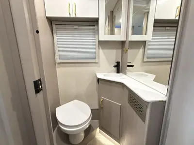 2027 Winnebago Navion photo 40