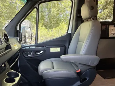 2027 Winnebago Navion photo 24