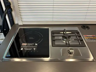 2027 Winnebago Navion photo 34