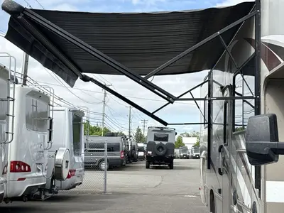 2015 Thor Motor Coach Four Winds photo 18