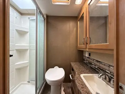 2015 Thor Motor Coach Four Winds photo 40