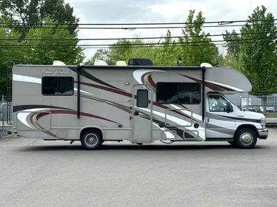 2015 Thor Motor Coach Four Winds photo 10