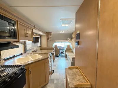 2015 Thor Motor Coach Four Winds photo 46