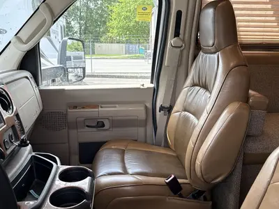 2015 Thor Motor Coach Four Winds photo 22