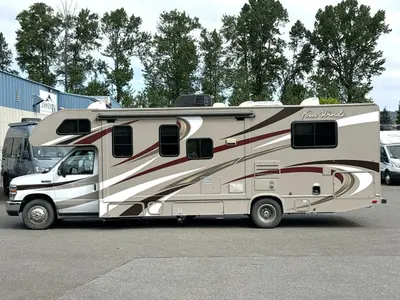 2015 Thor Motor Coach Four Winds photo 6