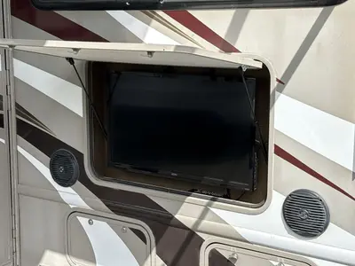 2015 Thor Motor Coach Four Winds photo 11