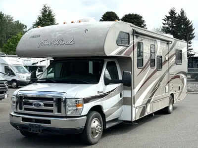 2015 Thor Motor Coach Four Winds photo 5