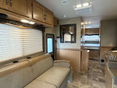 2015 Thor Motor Coach Four Winds photo 29