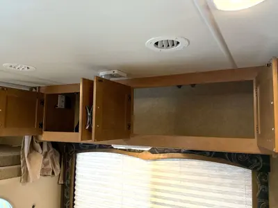 2015 Thor Motor Coach Four Winds photo 35