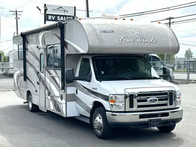 Used 2015 Thor Motor Coach Four Winds 28Z