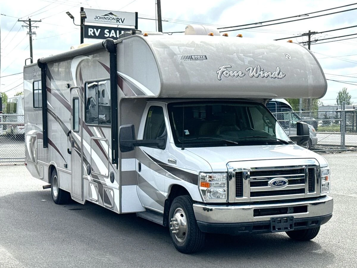 2015 Thor Motor Coach Four Winds exterior