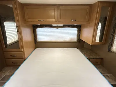 2015 Thor Motor Coach Four Winds photo 39