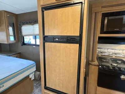 2015 Thor Motor Coach Four Winds photo 31