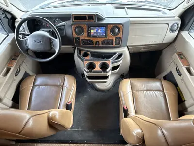 2015 Thor Motor Coach Four Winds photo 44