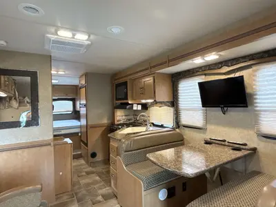 2015 Thor Motor Coach Four Winds photo 30