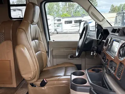 2015 Thor Motor Coach Four Winds photo 21