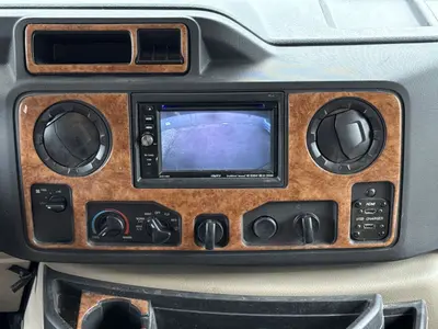 2015 Thor Motor Coach Four Winds photo 25