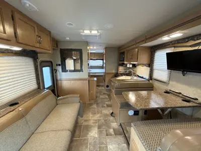 2015 Thor Motor Coach Four Winds photo 45